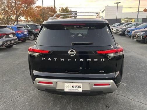 2024 Nissan Pathfinder SL