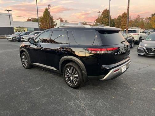 2024 Nissan Pathfinder SL