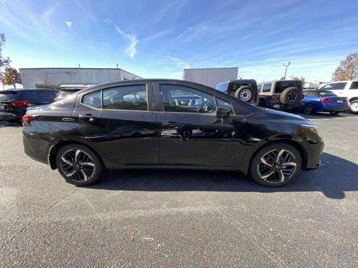 2025 Nissan Versa 1.6 SR