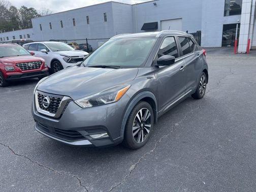 2020 Nissan Kicks SR