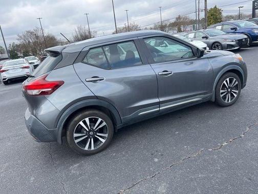 2020 Nissan Kicks SR