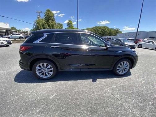 2022 INFINITI QX50 Luxe