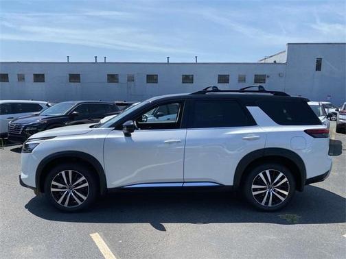 2025 Nissan Pathfinder Platinum