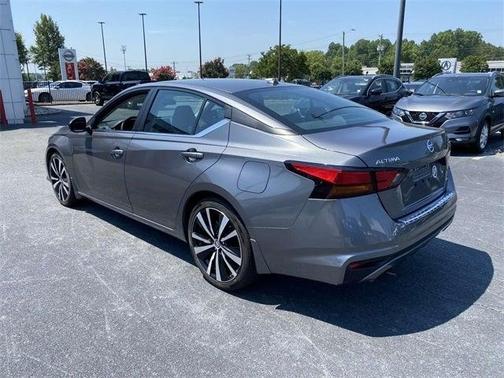 2022 Nissan Altima 2.0 SR