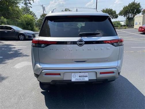 2025 Nissan Pathfinder SL