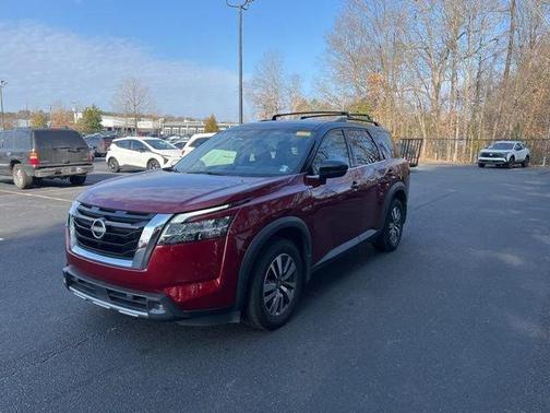 2022 Nissan Pathfinder SL