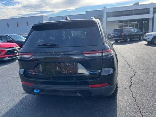 2023 Jeep Grand Cherokee 4xe Trailhawk