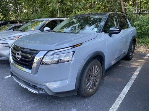 2022 Nissan Pathfinder SL