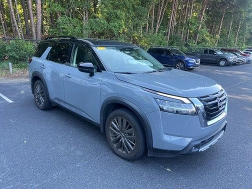 2022 Nissan Pathfinder SL