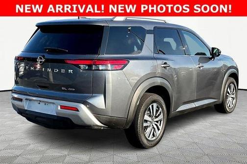 2022 Nissan Pathfinder SL