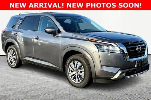 2022 Nissan Pathfinder SL