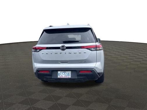 2022 Nissan Pathfinder SV