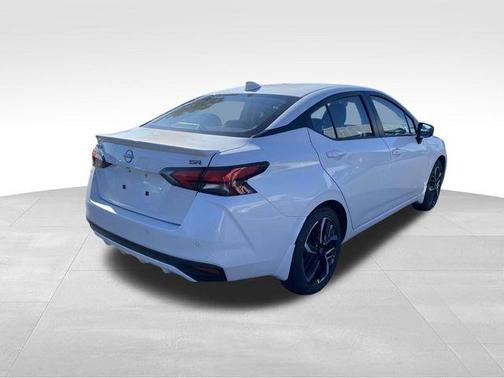 2025 Nissan Versa 1.6 SR