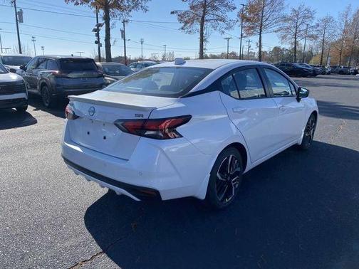 2025 Nissan Versa 1.6 SR