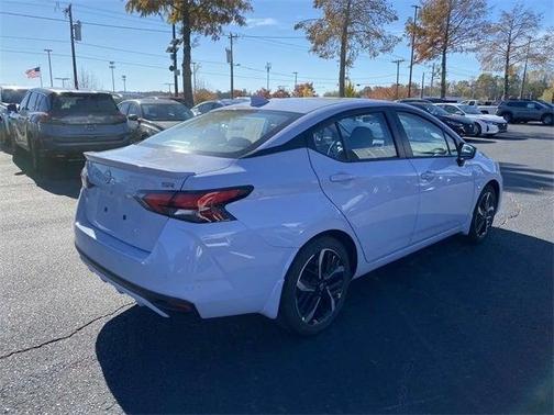 2025 Nissan Versa 1.6 SR