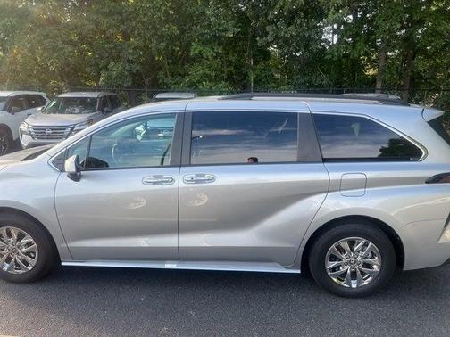 2024 Toyota Sienna XLE