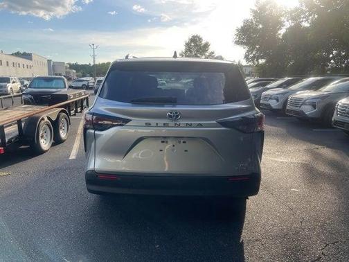 2024 Toyota Sienna XLE