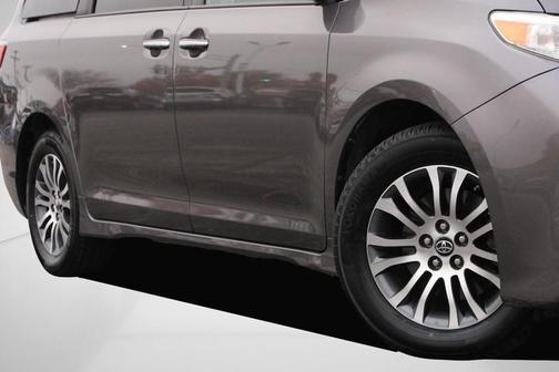 2020 Toyota Sienna XLE