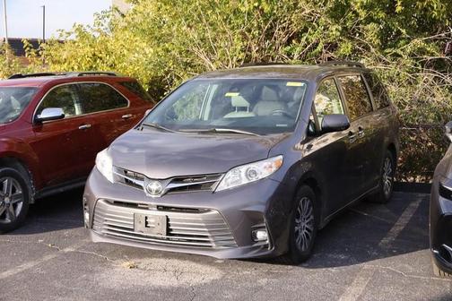 2020 Toyota Sienna XLE