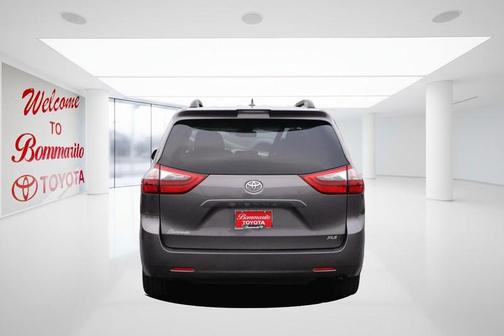 2020 Toyota Sienna XLE