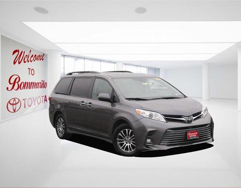 2020 Toyota Sienna XLE