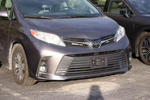 2020 Toyota Sienna XLE