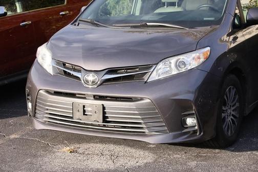 2020 Toyota Sienna XLE