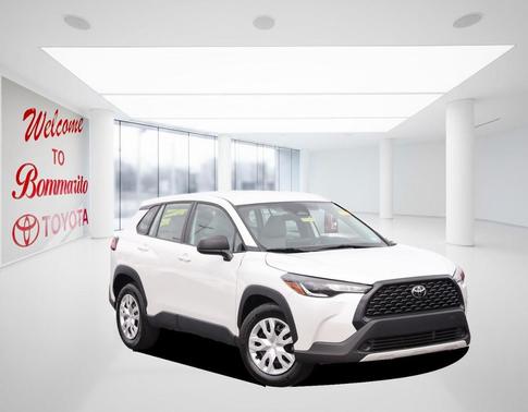 Pearl 2024 Toyota Corolla Cross L