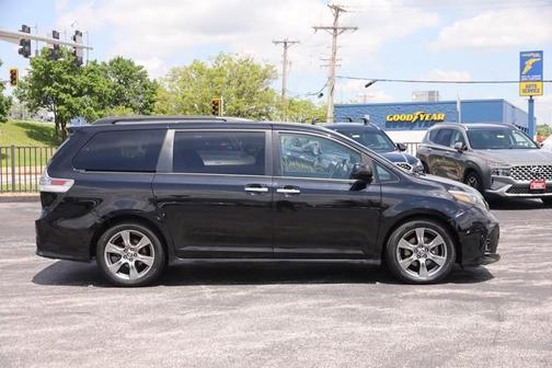 2019 Toyota Sienna SE