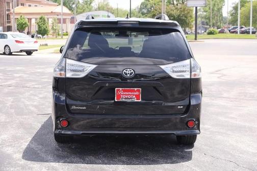 2019 Toyota Sienna SE
