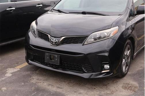 2019 Toyota Sienna SE