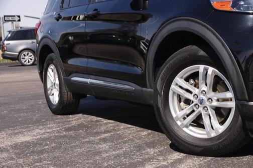 Agate Black Metallic 2022 Ford Explorer XLT