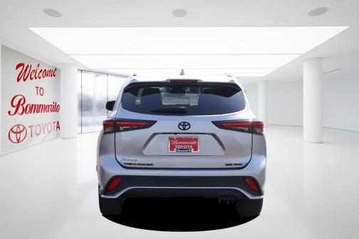 Celestial Silver Metallic 2024 Toyota Highlander XSE