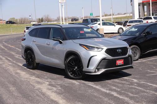 Celestial Silver Metallic 2024 Toyota Highlander XSE