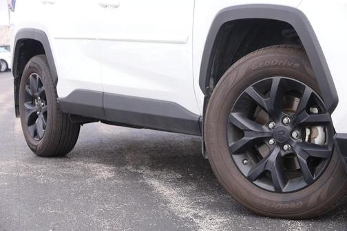 Ice 2024 Toyota RAV4 LE