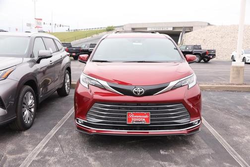 Ruby Flare Pearl 2026 Toyota Sienna Limited