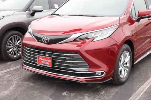 Ruby Flare Pearl 2026 Toyota Sienna Limited