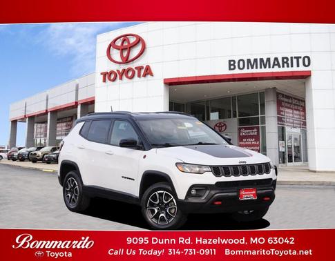 Bright White Clearcoat 2024 Jeep Compass Trailhawk