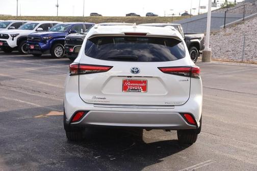 2021 Toyota Highlander Hybrid Platinum