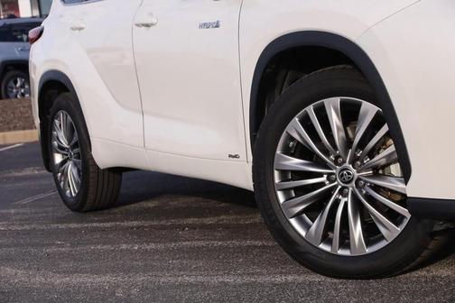 2021 Toyota Highlander Hybrid Platinum