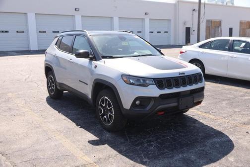 Silver Zynith Metallic Clearcoat 2024 Jeep Compass Trailhawk