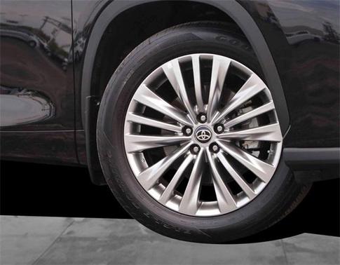 2024 Toyota Highlander Platinum