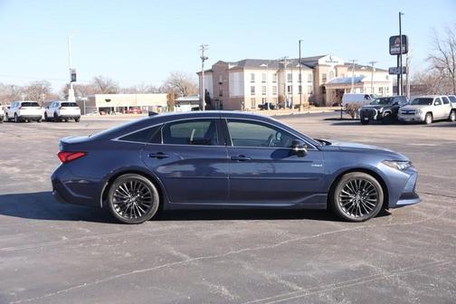2020 Toyota Avalon Hybrid XSE