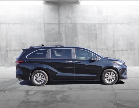 2022 Toyota Sienna XLE 7 Passenger