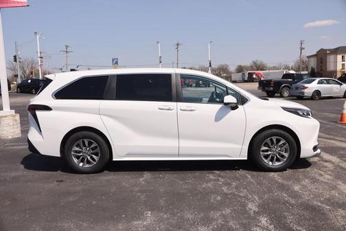 Ice Cap 2025 Toyota Sienna LE