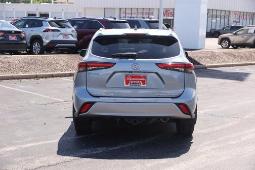Moon Dust 2020 Toyota Highlander Platinum