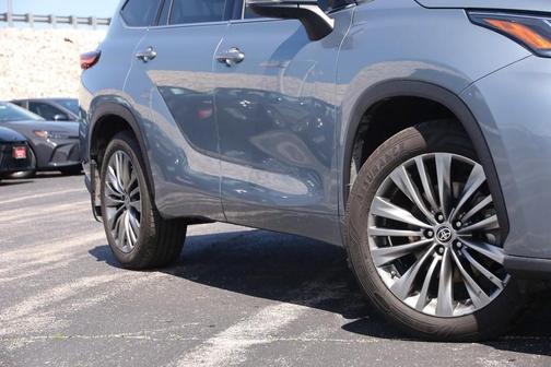 Moon Dust 2020 Toyota Highlander Platinum