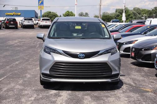 Celestial Silver Metallic 2024 Toyota Sienna LE