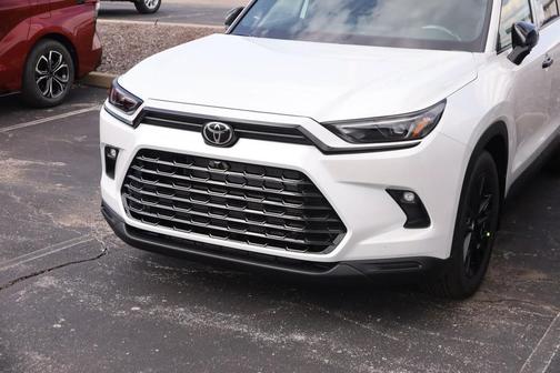Wind Chill Pearl 2026 Toyota Highlander Hybrid Base