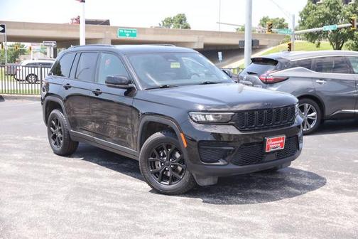 Diamond Black Crystal Pearlcoat 2024 Jeep Grand Cherokee Altitude